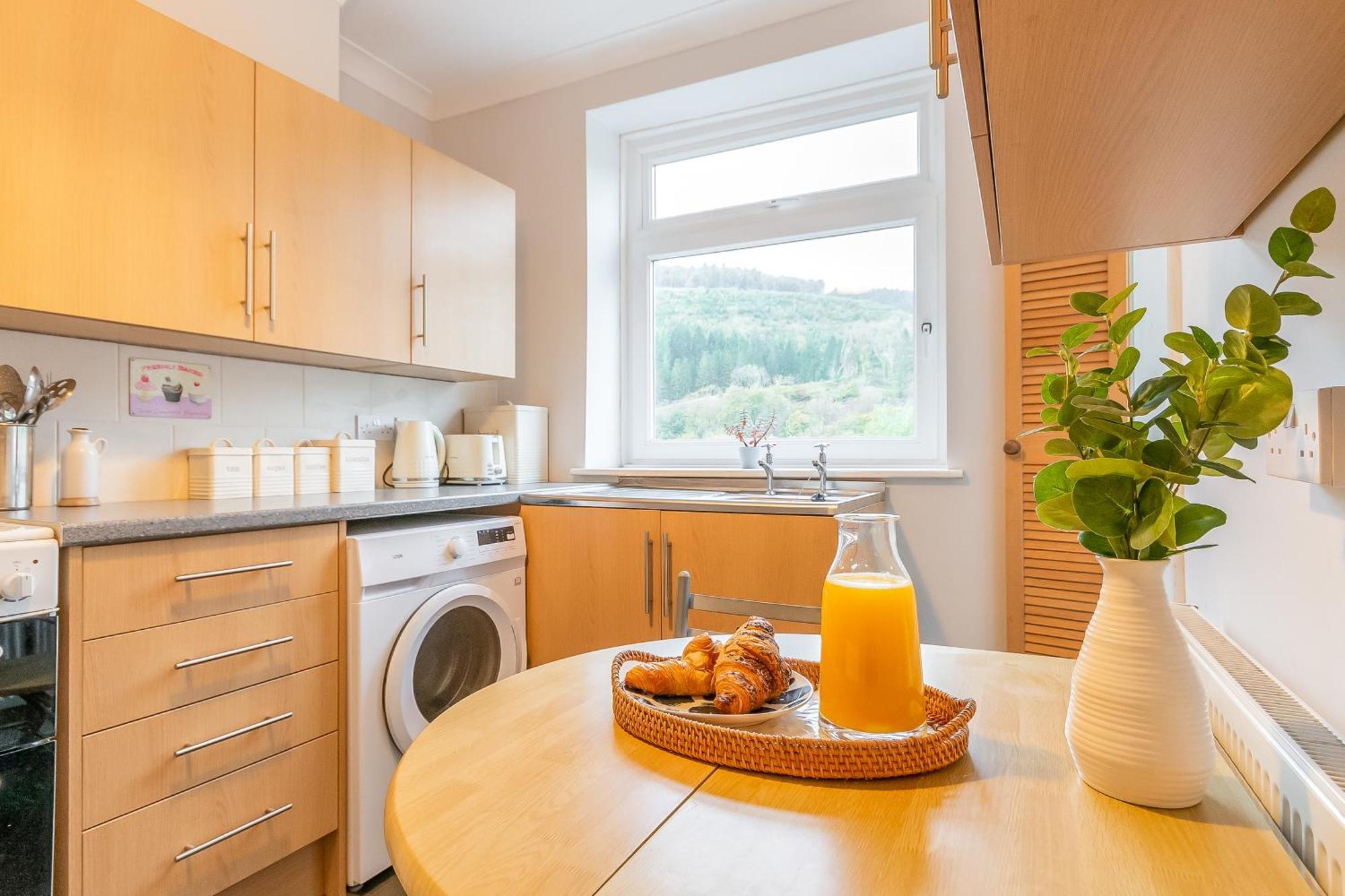 The View Spacious Apartment In Afan Forest Bike Park By Staystaycations Port Talbot Kültér fotó