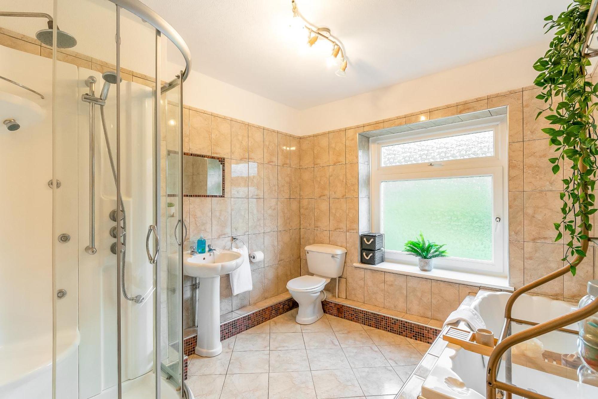 The View Spacious Apartment In Afan Forest Bike Park By Staystaycations Port Talbot Kültér fotó